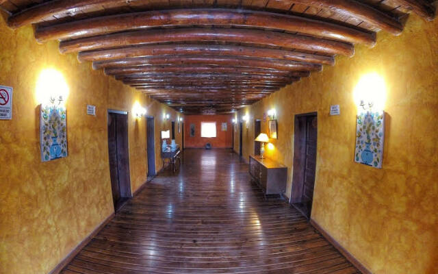 Hotel La Posada Santa Cruz Креэль вид на фасад