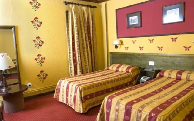 Hotel Aran La Abuela вид на фасад