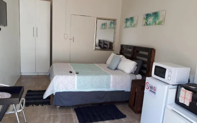 8 Soenie Avenue Self Catering