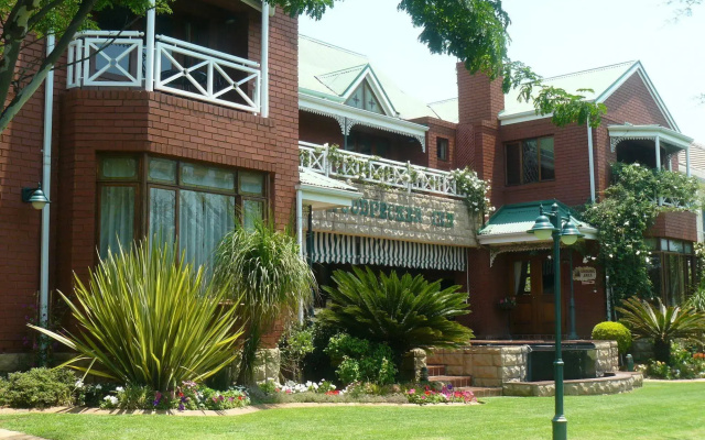 The Woodpecker Inn