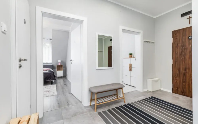 Grodzienska Apartment by Renters