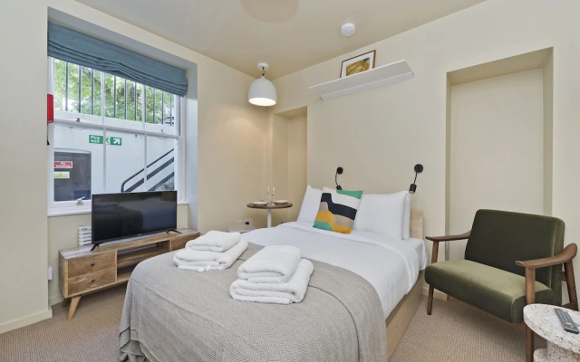 Delightful Lower Ground Studio in Leafy NW London