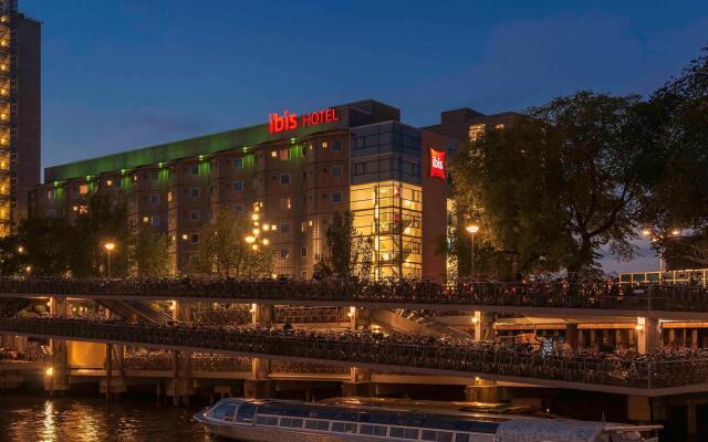 Отель ibis Amsterdam Centre вид на фасад