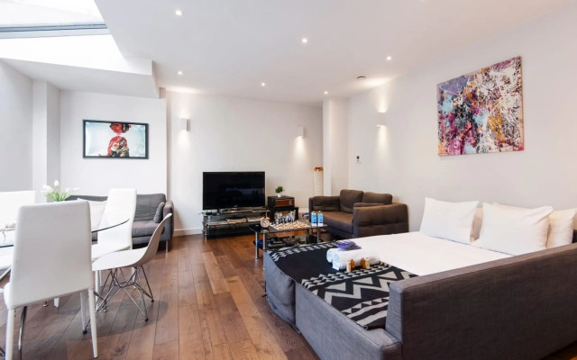 Vibrant 2BR Retreat in Baker Street