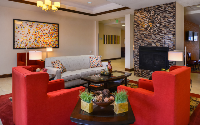 Holiday Inn Express Hotel & Suites Pittsburg by IHG