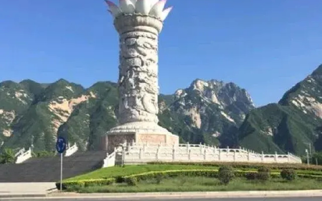 Jingjia Hotel (Huashan Scenic Area Visitor Center)
