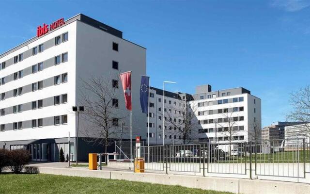 Отель Ibis Zürich Messe-Airport вид на фасад