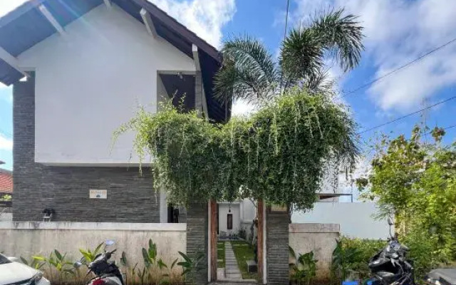 Kanha Homestay near Pantai Pandawa RedPartner