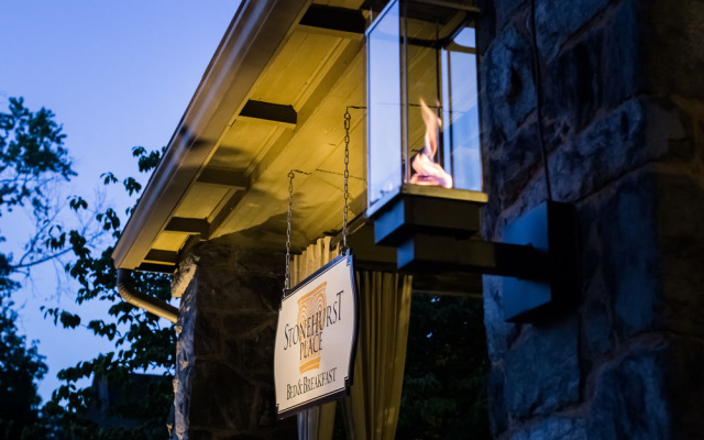 Stonehurst Place Bed & Breakfast