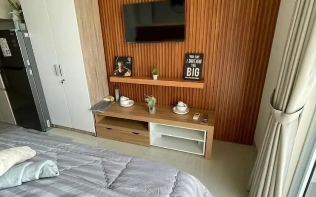 Green Sedayu Apartment by Emily