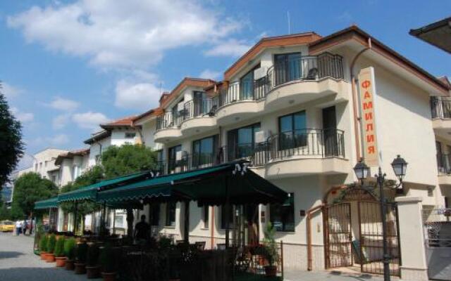 Отель Family Hotel Familia Болгария, Трявна - отзывы, цены и фото номеров - забронировать отель Family Hotel Familia онлайн вид на фасад