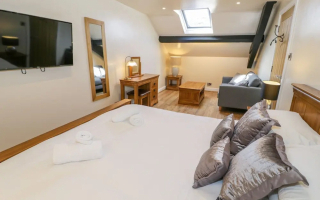 The Creel Apartment