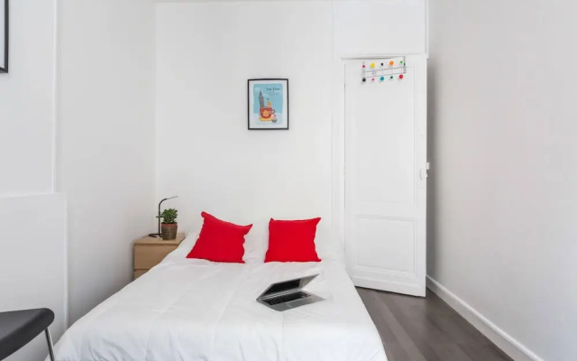 Homely Apartment Near Place de la Victoire