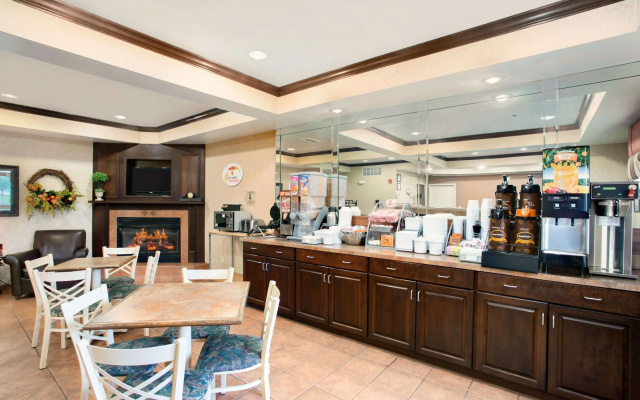 Super 8 by Wyndham Grayville