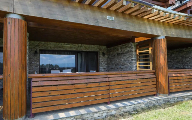 Lake View House