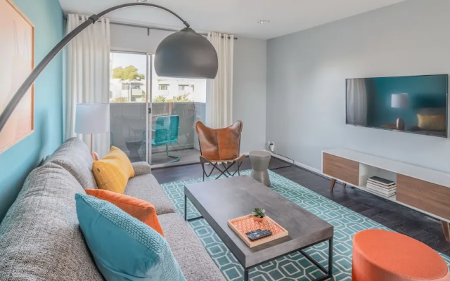 1BR near Fashion Square by WanderJaunt