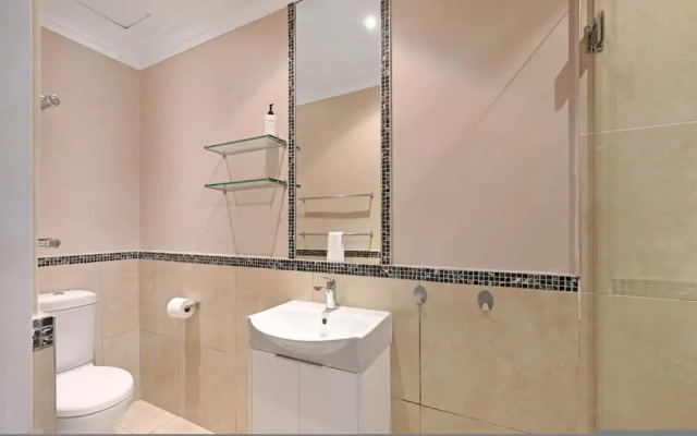 Charming Sea Point 1 Bed With Leafy Patio