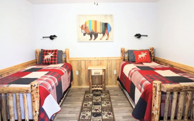 Eycat Lodging Company