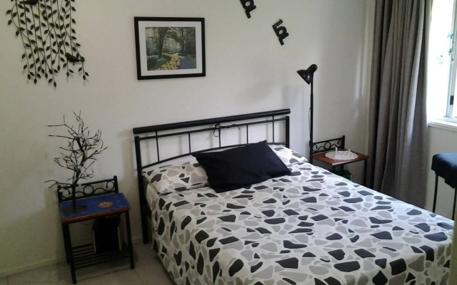 Bottlebrush B&B