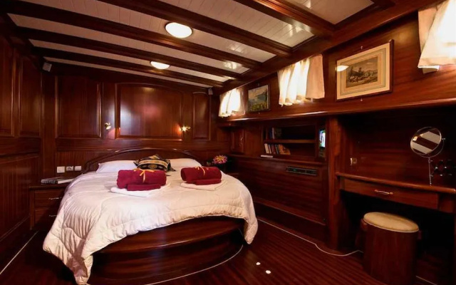 Plaghia Charter Boat&Breakfast