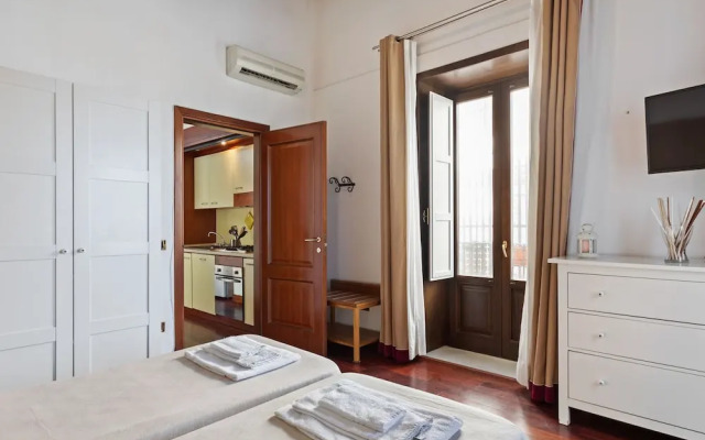 Gorgeous Holiday Home in Ortigia With Balcony