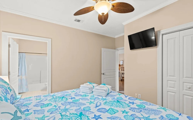 Expertly Decorated Family Home, Steps to Beach w/ a Private Heated Pool & Spa!