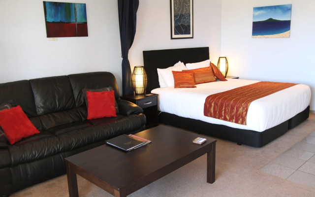 Admiralty Lodge Motel