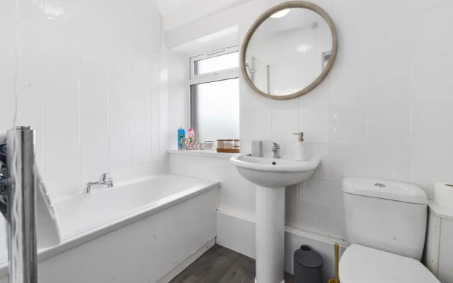 Village Cwtch Whitchurch Apartment