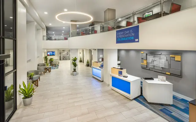 Holiday Inn Express and Suites Atlanta Downtown by IHG