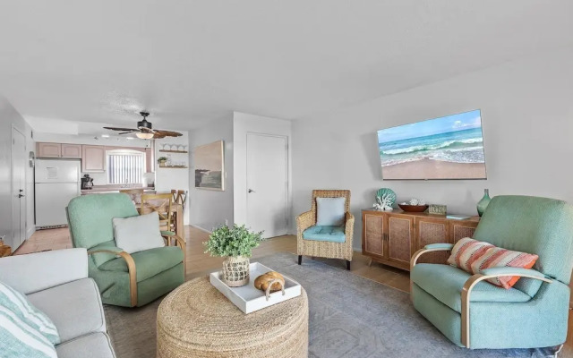 Colony Beach Club 121