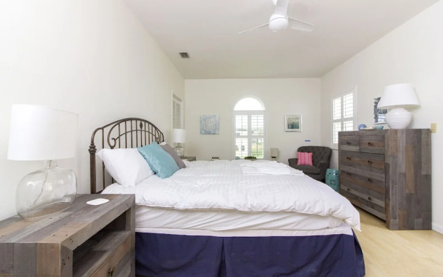 Seaside Bungalow by Vtrips