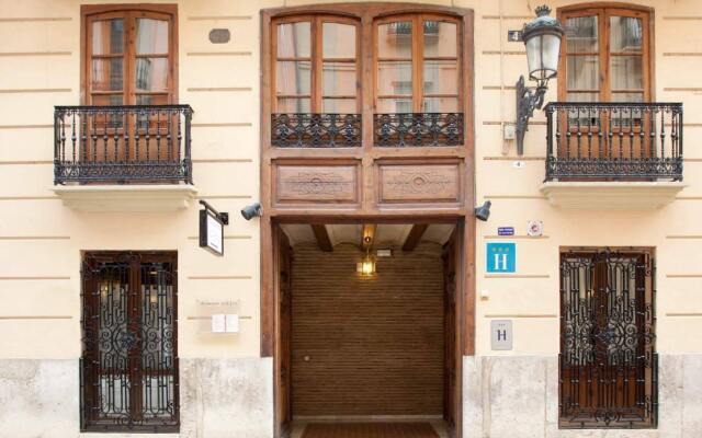 Отель Ad Hoc Monumental Hotel Испания, Валенсия - отзывы, цены и фото номеров - забронировать отель Ad Hoc Monumental Hotel онлайн вид на фасад
