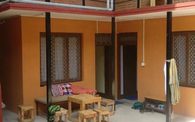 Отель Mystic Inn Bed and Breakfast Непал, Катманду - отзывы, цены и фото номеров - забронировать отель Mystic Inn Bed and Breakfast онлайн вид на фасад