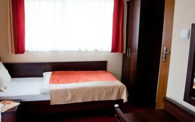 Hotel Dębina