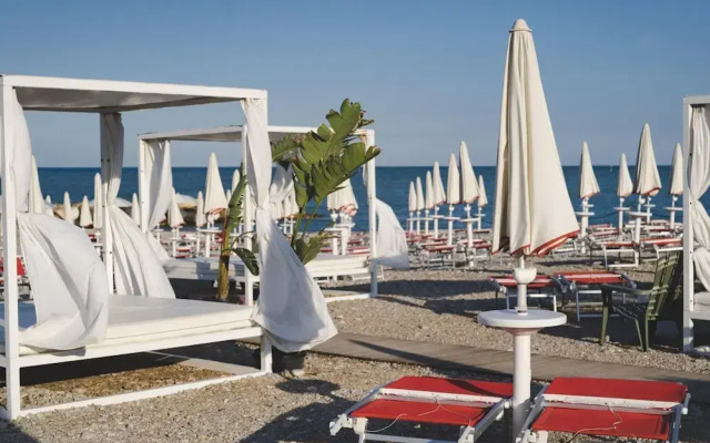 Welcoming Mobile Home in Marina di Altidona With Shared Pool