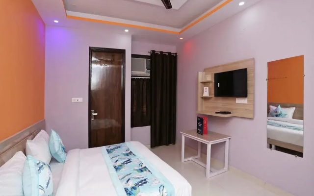 OYO 14822 Hotel The Capitol