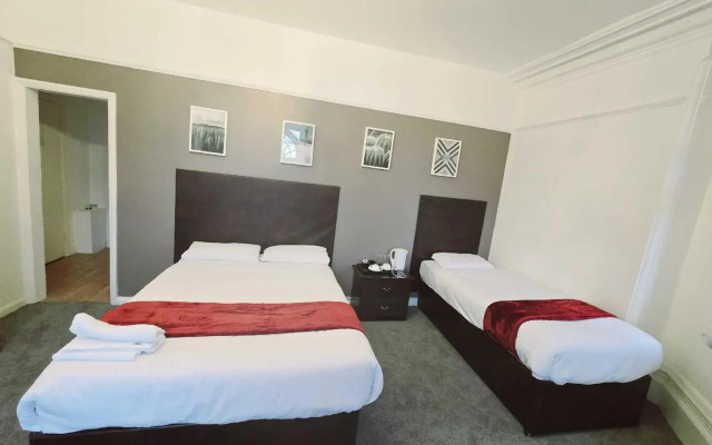 Kingswood Hotel