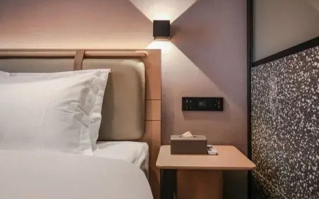 Jinjiang ZMAX Manxi Hotel (Guiyang Century Jinyuan Shopping Center Baihua Avenue Subway Station)