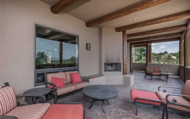 La Punta - Four Bedroom Cabin with Hot Tub