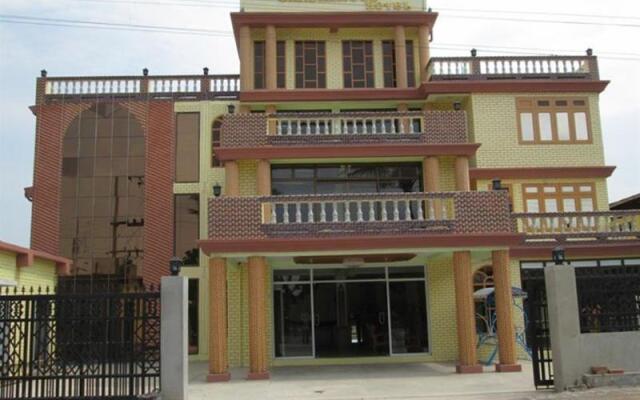 Sandalwood Hotel вид на фасад