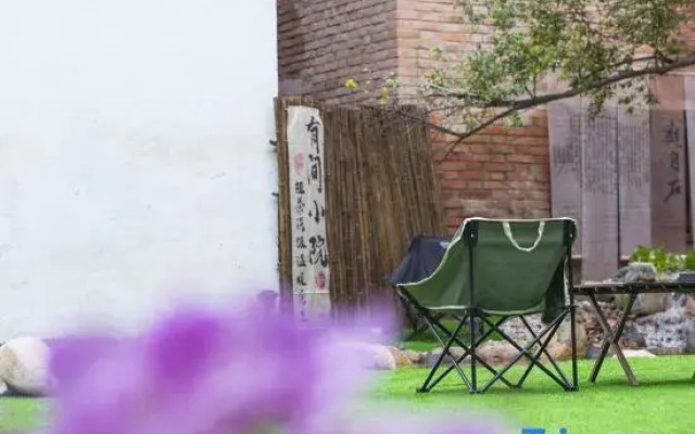 Shiyoubajiu Homestay