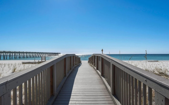 Sea Esta 3 Bedroom Condo by RedAwning