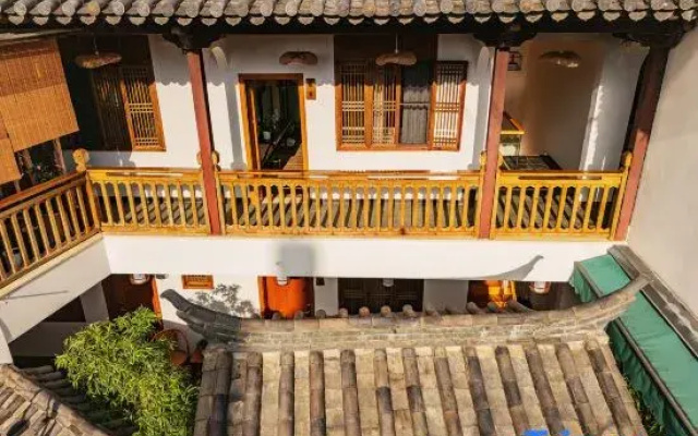 Grain Murmurs Inn (Jianshui Ancient City Branch)