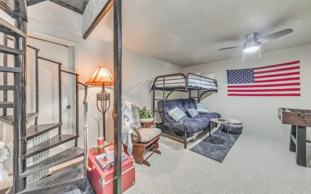 Cloudcroft Townhome on Golf Course w/ Deck!