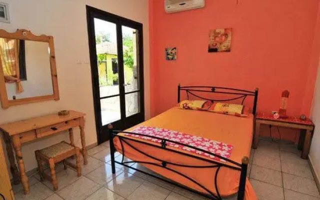 Studios Orfanou