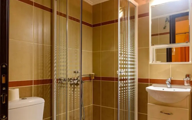 Kyparissia Garden Retreat - Premium Family Suite