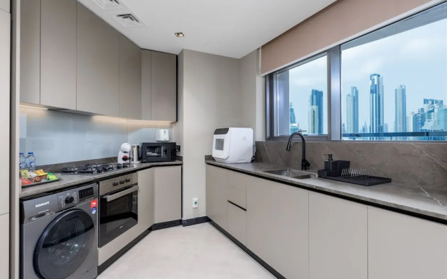 Waves - Elegant Waterfront Living in Dubai, Business Bay