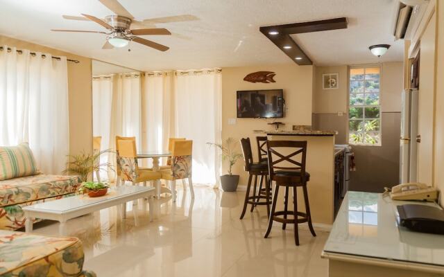 Апартаменты Ocho Rios Vacation - Apartment комната для гостей