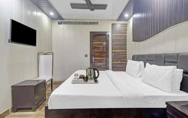 OYO 26766 Laxmi Abode