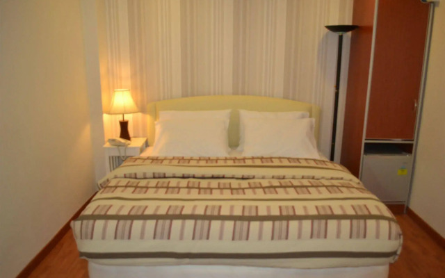 Golden Suites Hotel